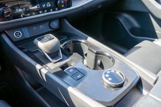 2021 Nissan Rogue SV photo 21