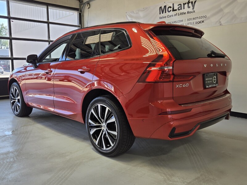 2024 Volvo XC60 B5 Plus photo 7