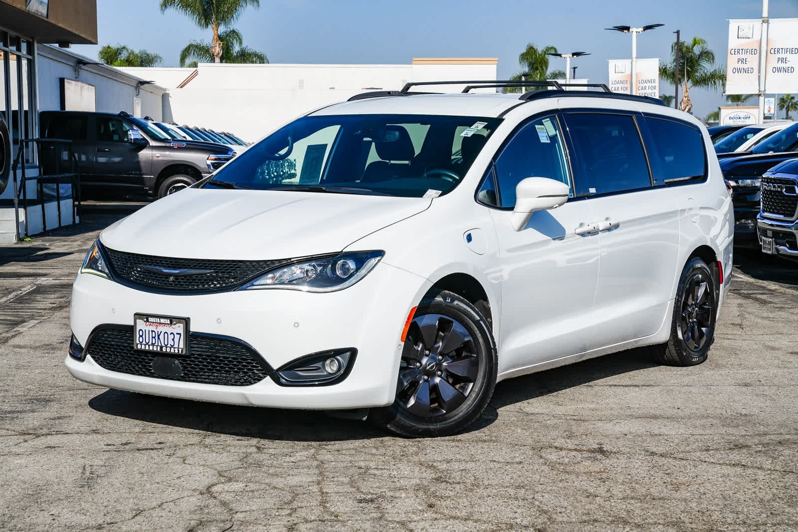 2020 Chrysler Pacifica Hybrid Limited's photo