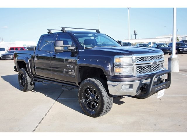 2015 Chevrolet Silverado LT photo 2