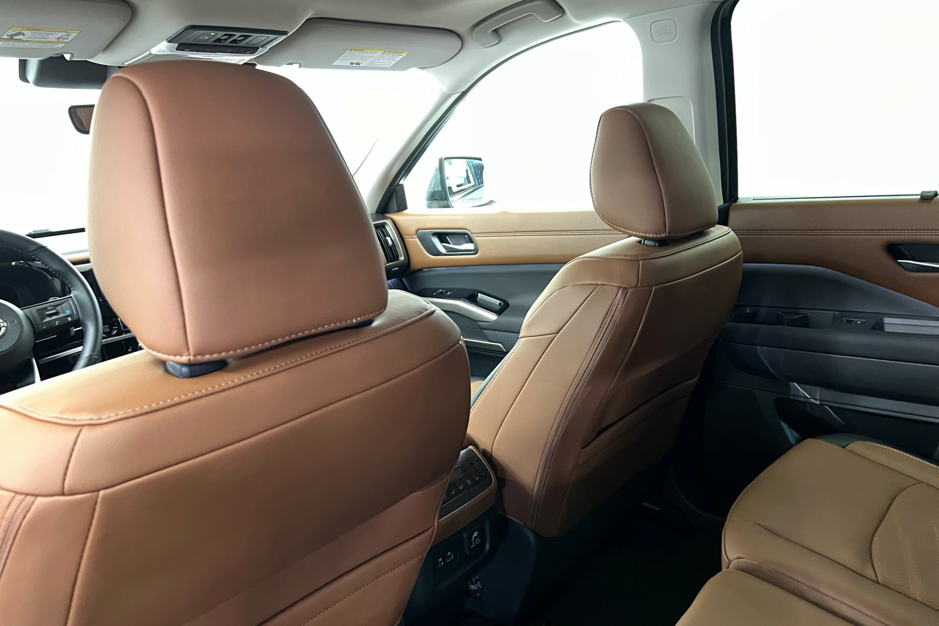 2025 Nissan Pathfinder Platinum photo 19