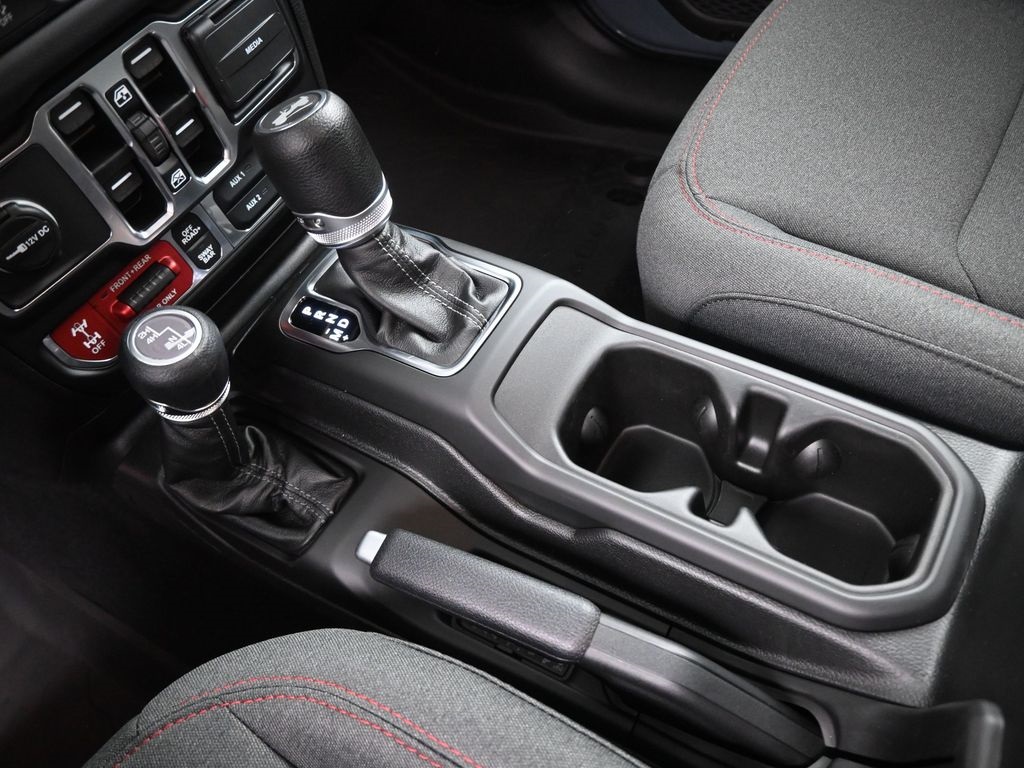 2025 Jeep Wrangler Rubicon photo 4
