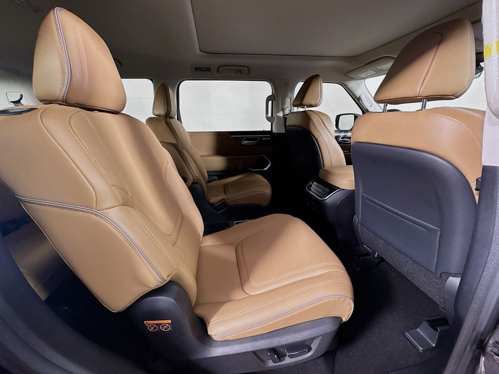 2025 Infiniti QX80 Luxe photo 29