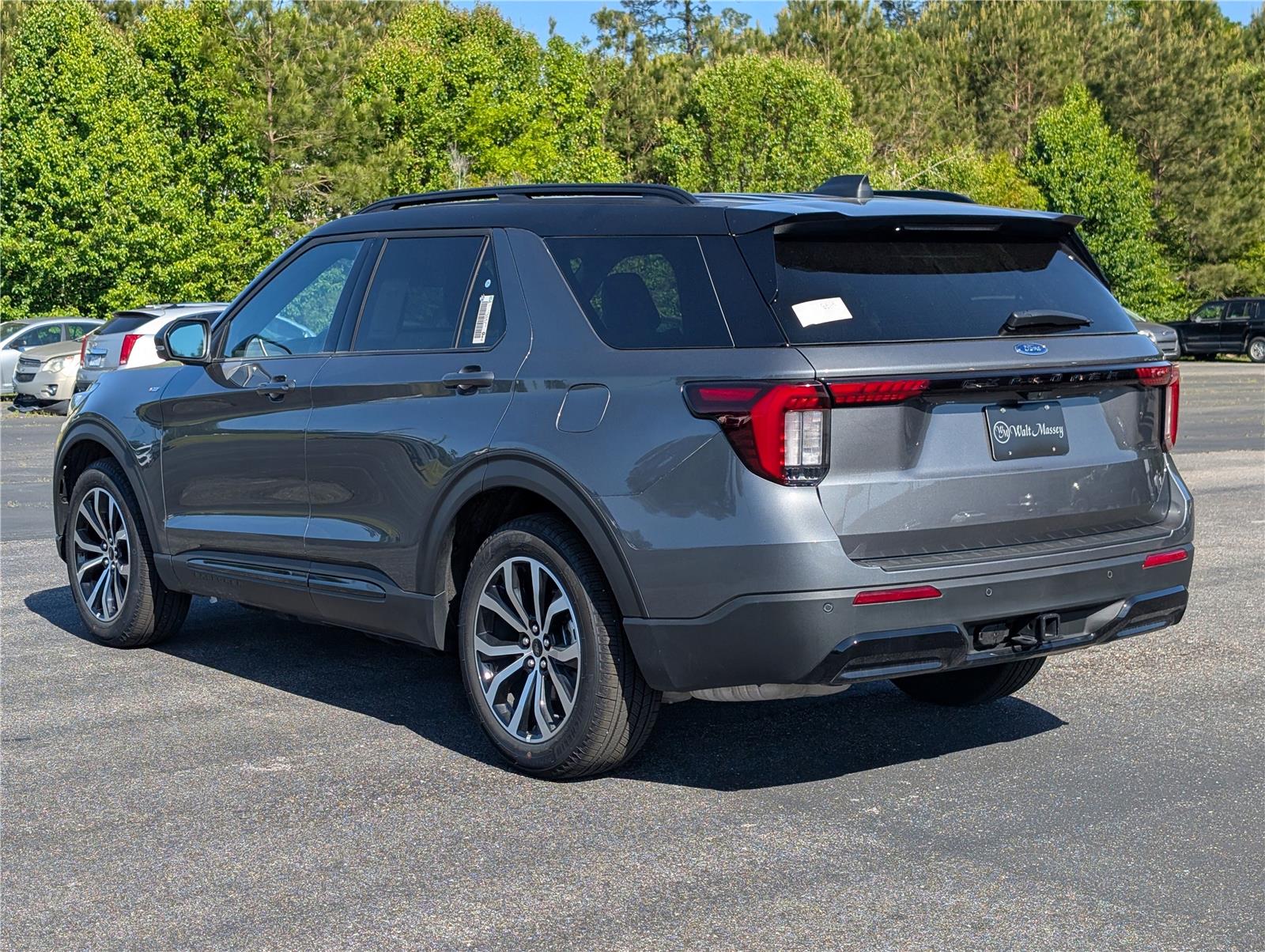 2025 Ford Explorer ST-Line photo 2
