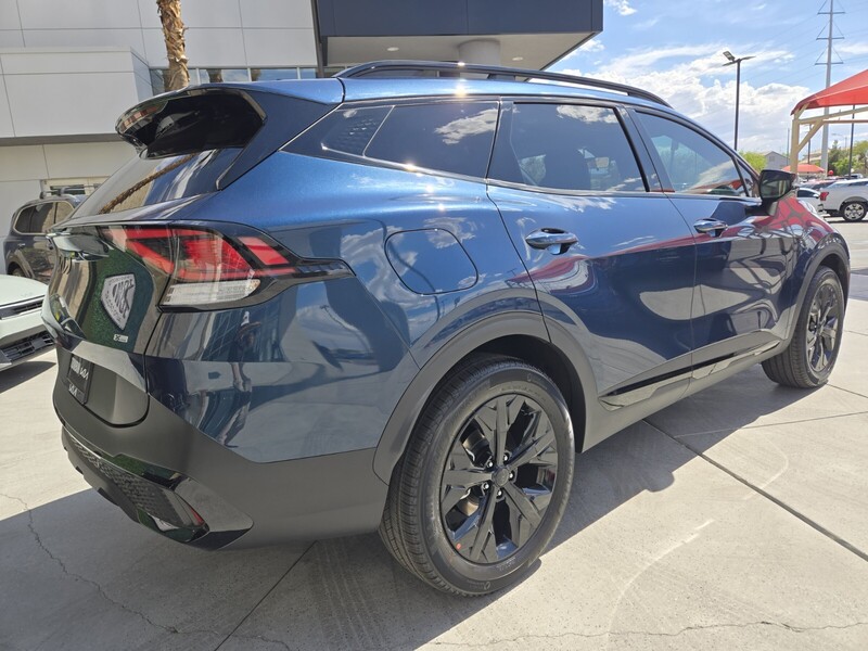 2025 Kia Sportage Plug-In Hybrid X-Line photo 3