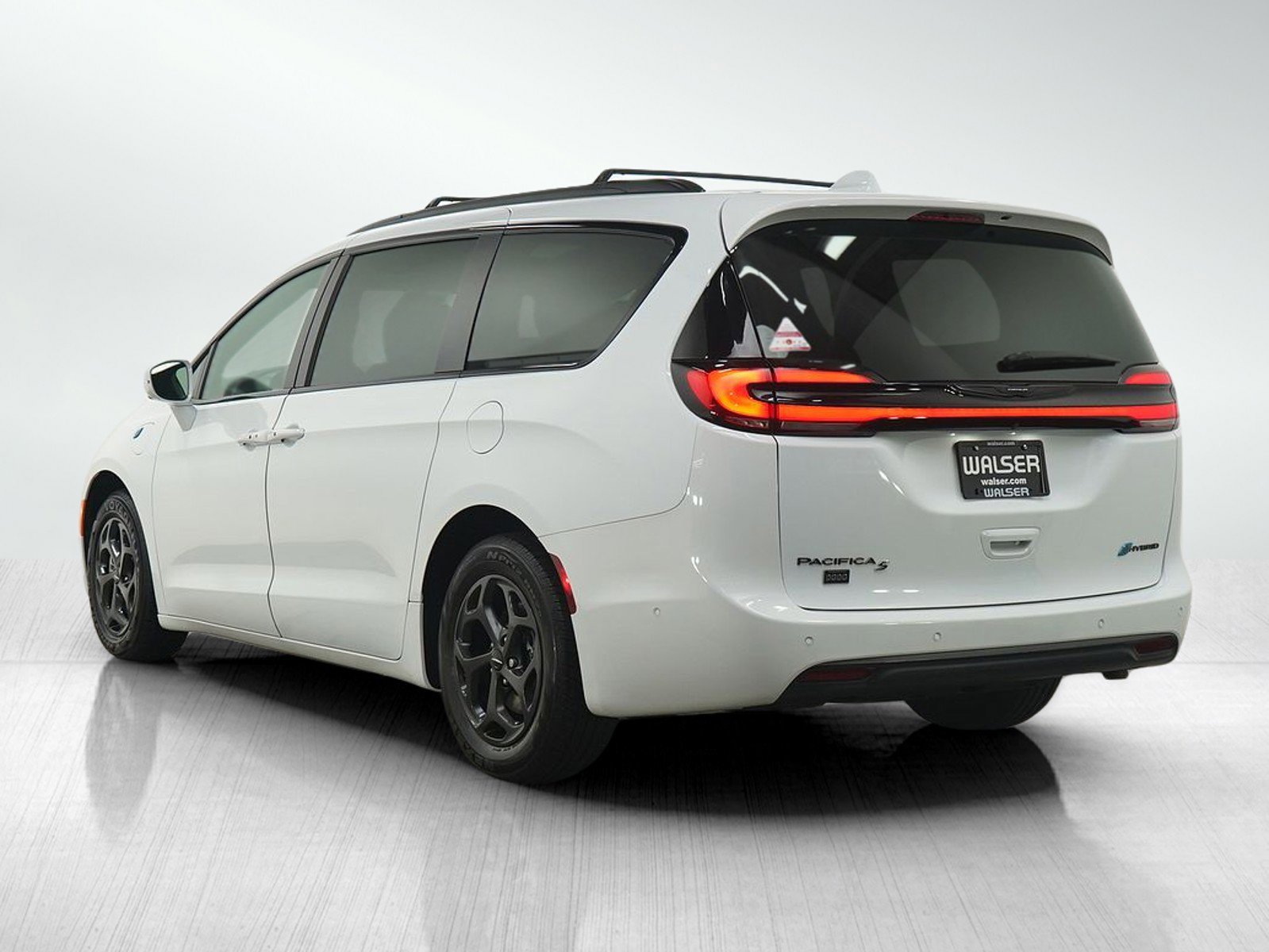 2022 Chrysler Pacifica Hybrid Limited photo 3