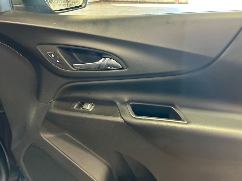 2020 Chevrolet Equinox LT photo 24