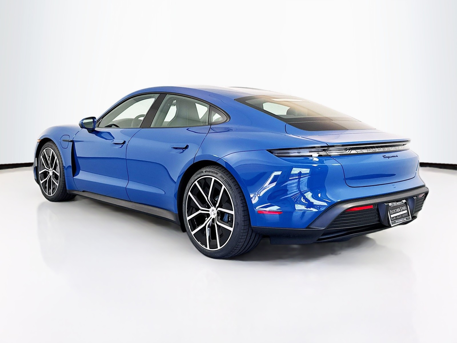 2025 Porsche Taycan photo 3