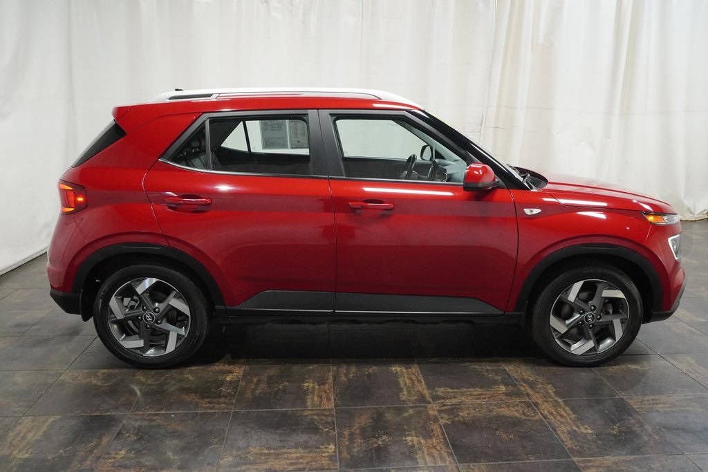 2022 Hyundai Venue SEL Limited photo 3