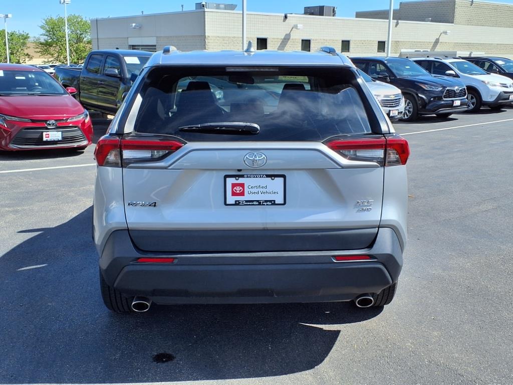 2021 Toyota RAV4 XLE photo 4