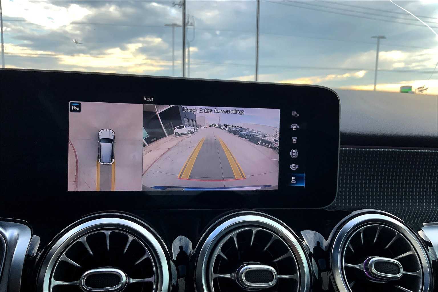2021 Mercedes Benz GLB 250 photo 24