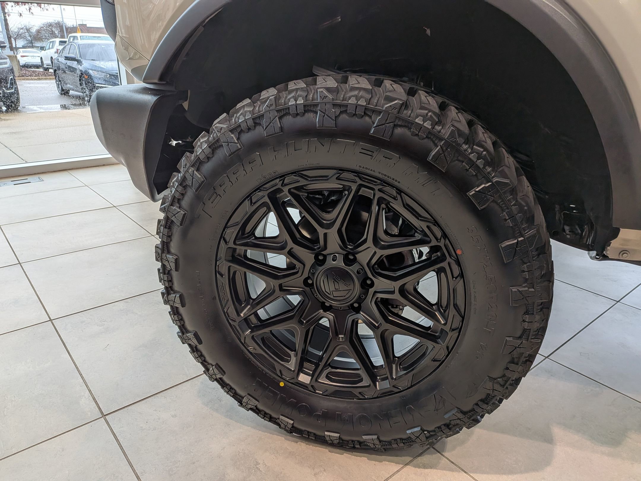 2025 Ford Bronco Base photo 3