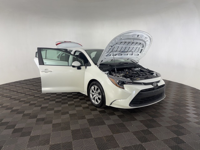 2025 Toyota Corolla LE photo 13