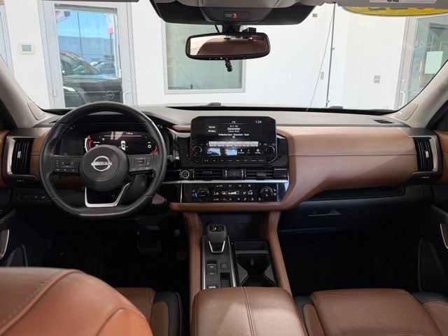 2022 Nissan Pathfinder Platinum photo 22