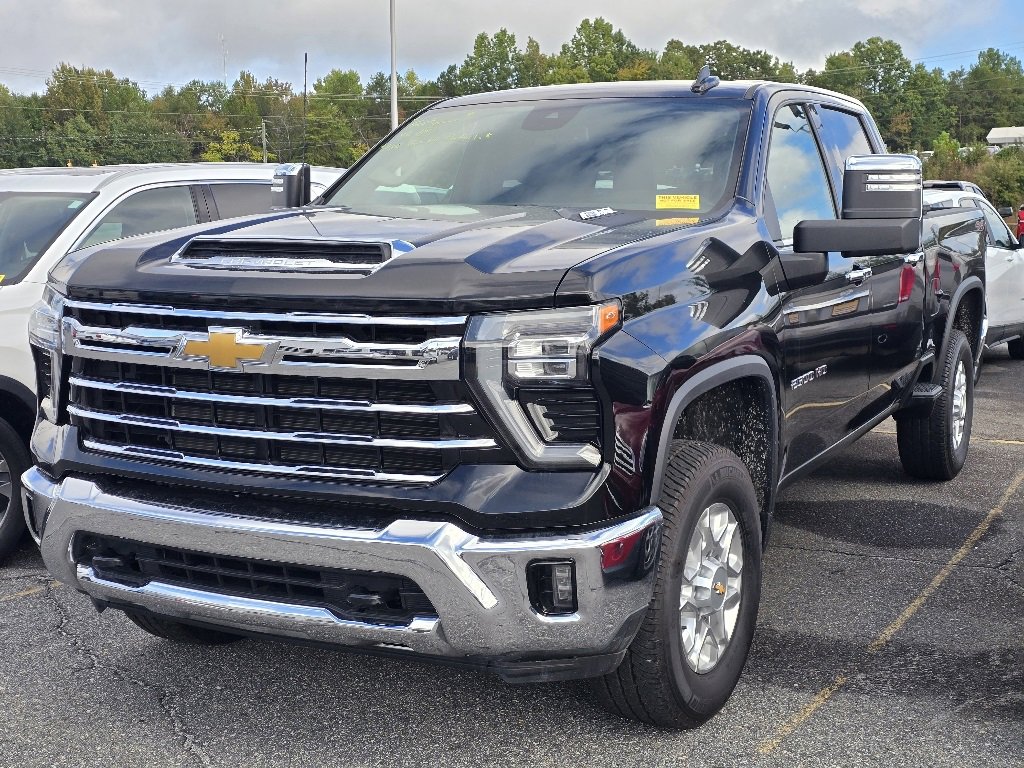 2024 Chevrolet Silverado 2500HD LTZ photo 2