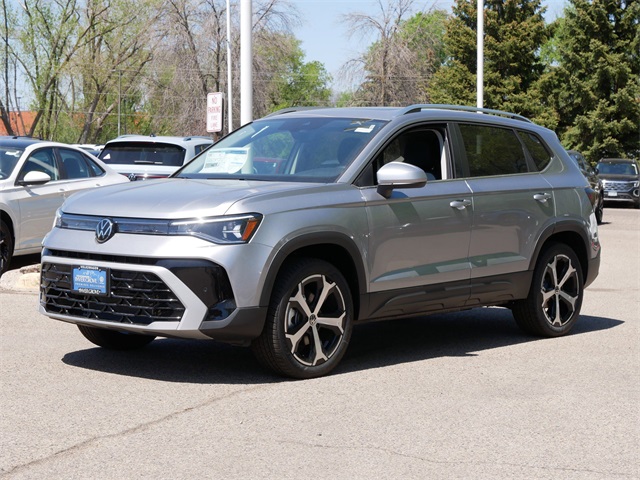 2025 Volkswagen Taos SEL photo 3