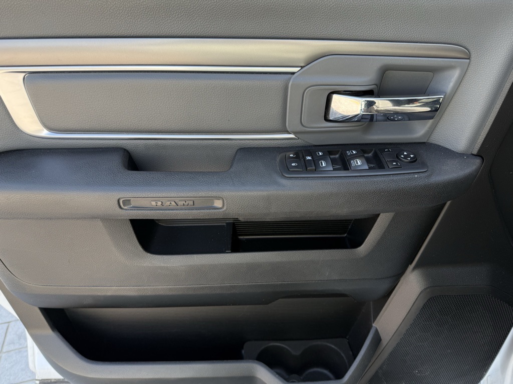 2021 Ram 1500 Classic SLT photo 16