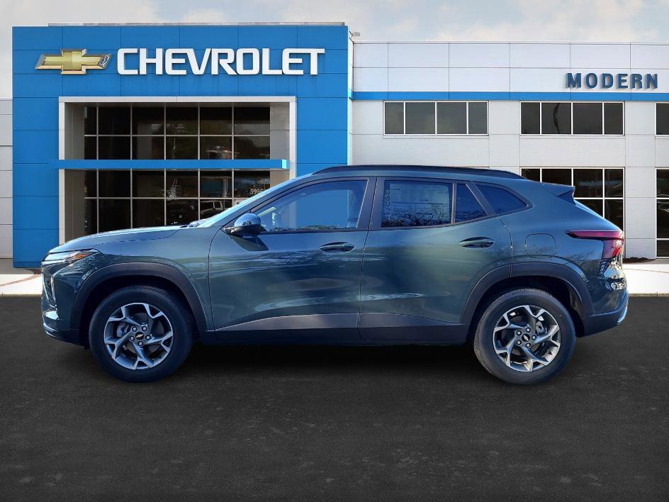 2026 Chevrolet Trax LT photo 2