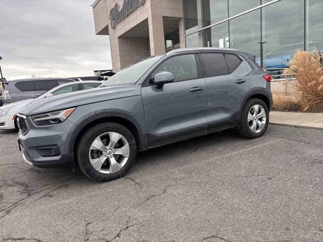 2021 Volvo XC40 Momentum's photo
