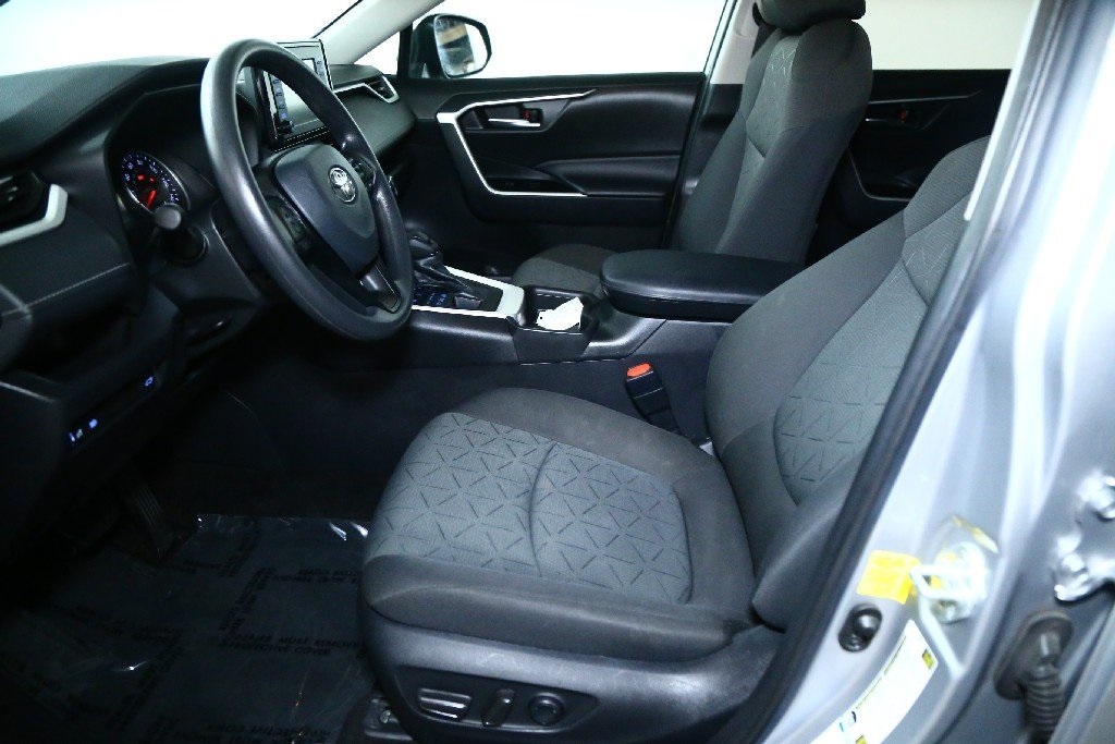 2021 Toyota RAV4 XLE photo 16