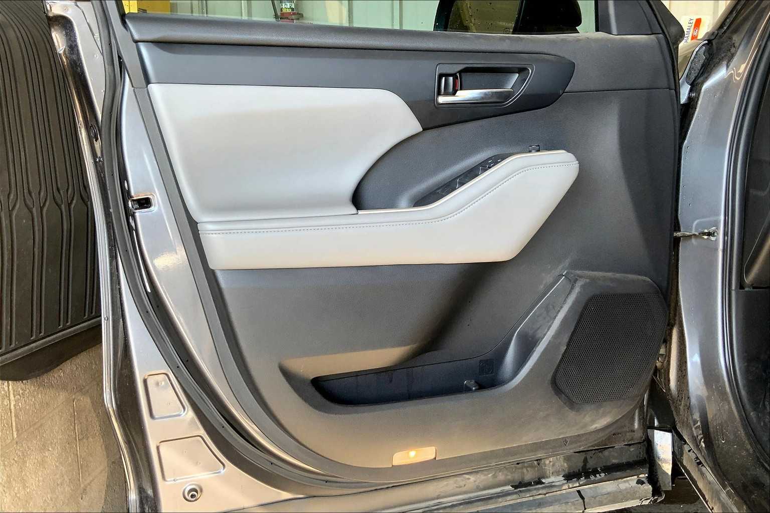 2022 Toyota Highlander XLE photo 40