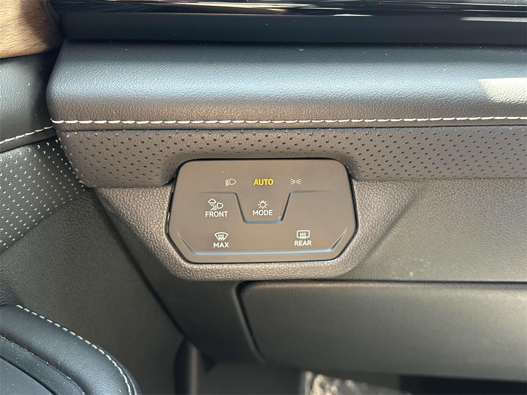 2024 Volkswagen Atlas SE Technology photo 20