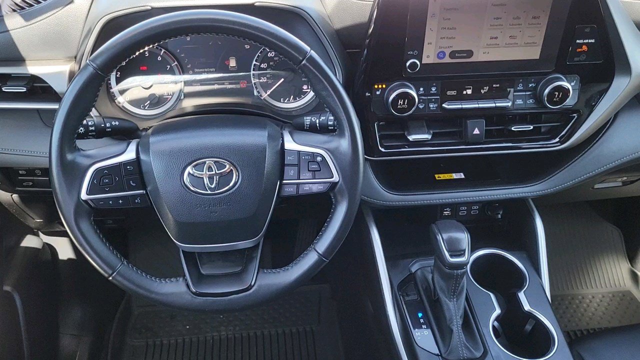2024 Toyota Highlander XLE photo 7