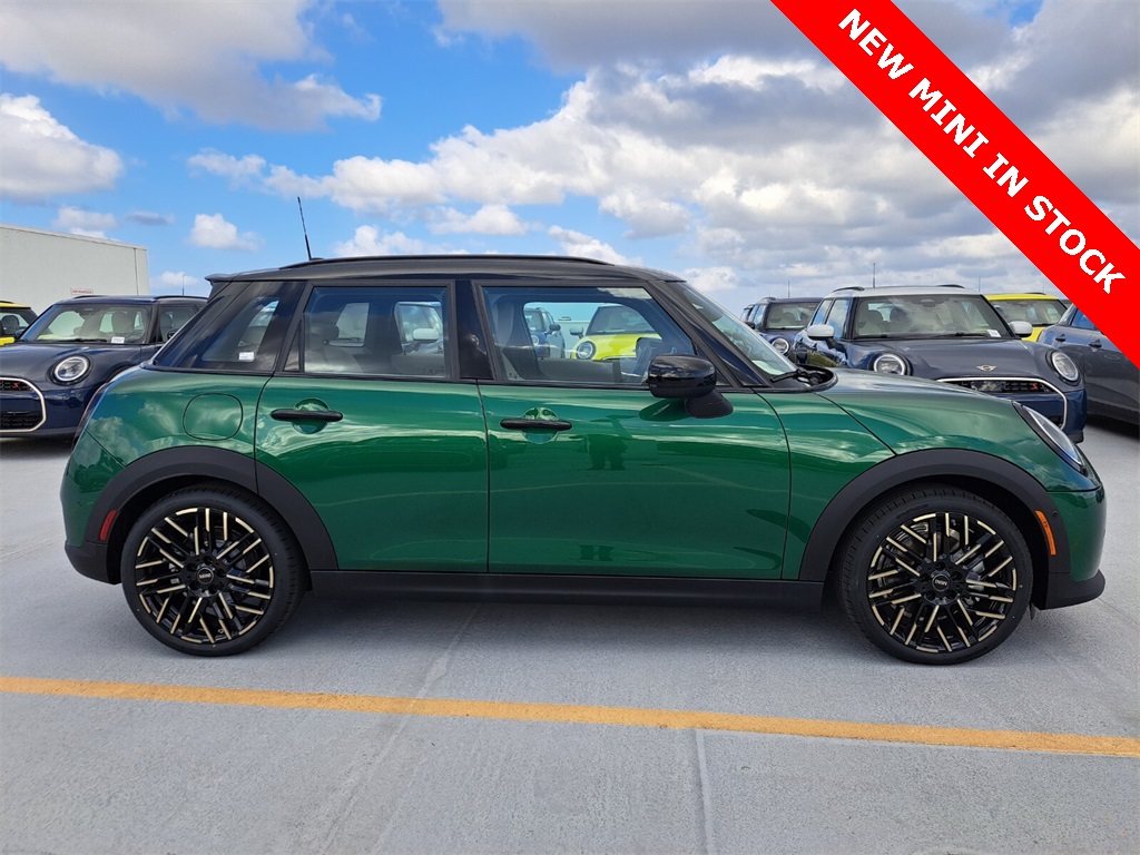 2025 Mini Cooper 4 Door Hardtop Signature photo 2