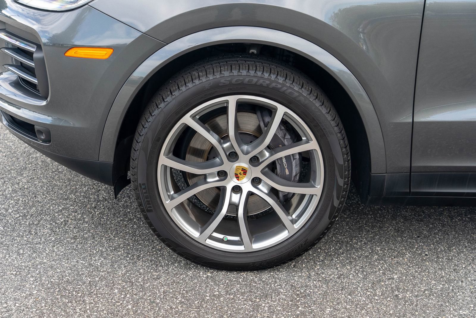 2021 Porsche Cayenne Base photo 6