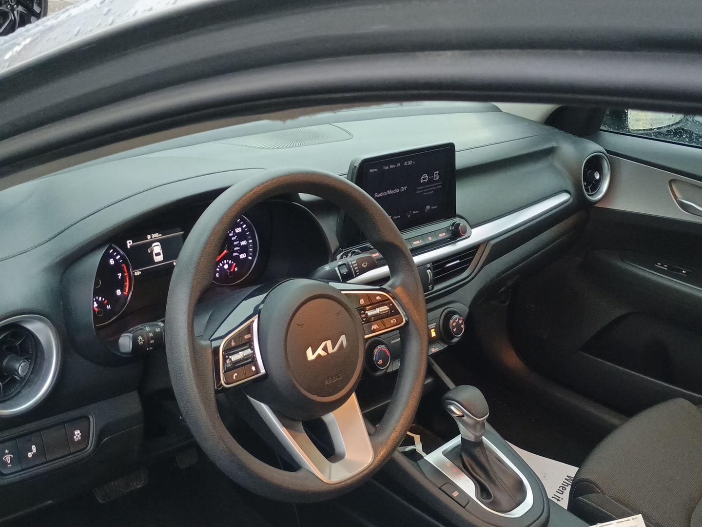 2023 Kia Forte LXS photo 3