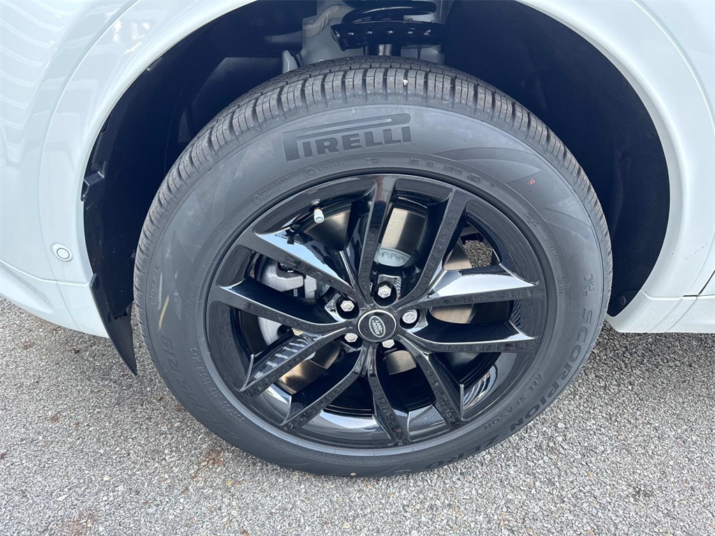 2025 Land Rover Discovery Sport S photo 11