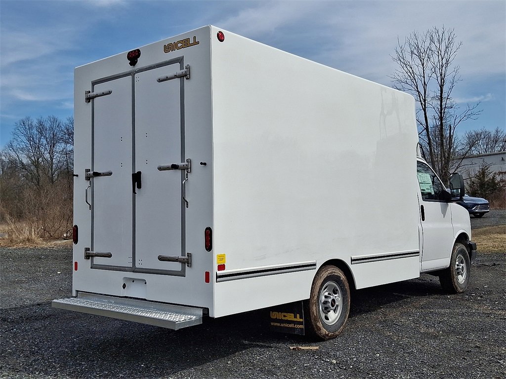 2025 Gmc Savana Cutaway 3500 photo 4