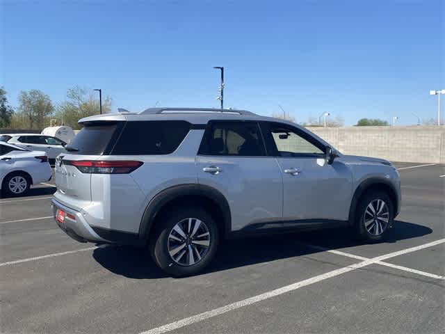 2025 Nissan Pathfinder SL photo 5