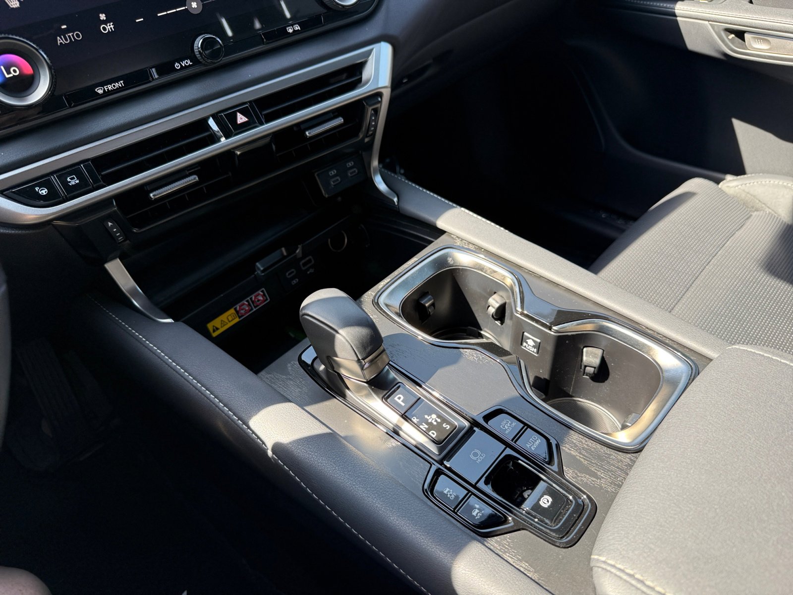 2024 Lexus RX 450h+ Luxury photo 13