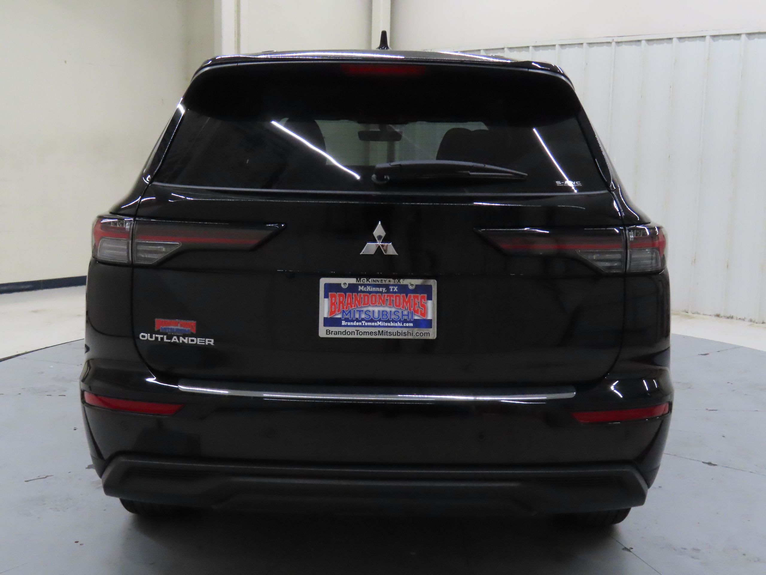 2025 Mitsubishi Outlander ES photo 4
