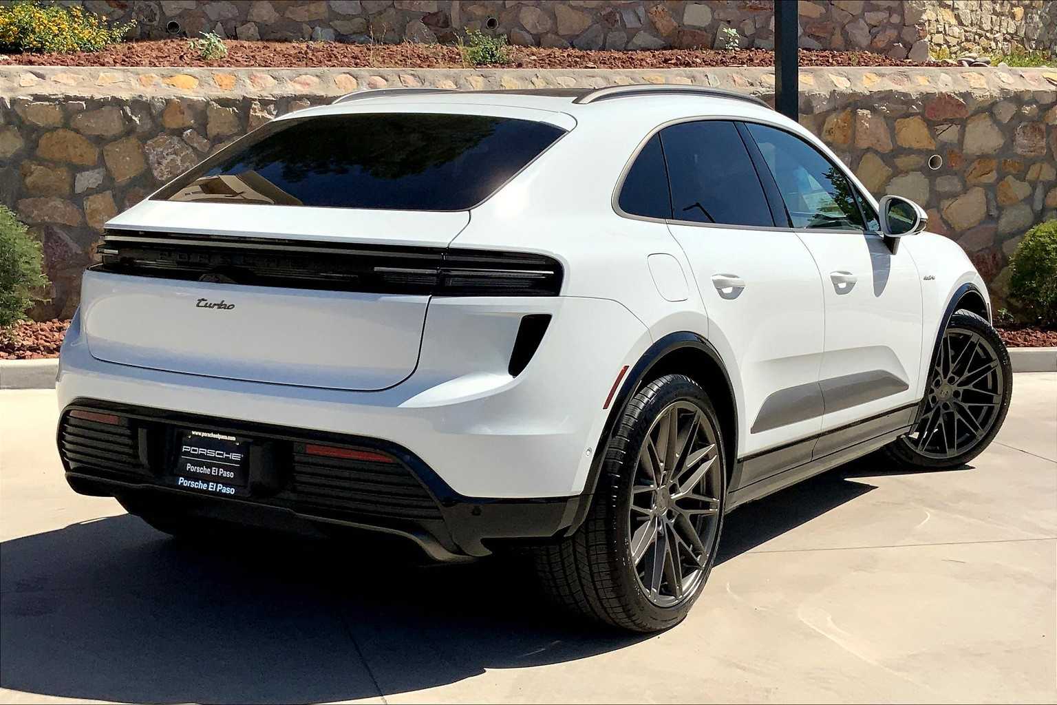 2025 Porsche Macan Electric Turbo photo 6