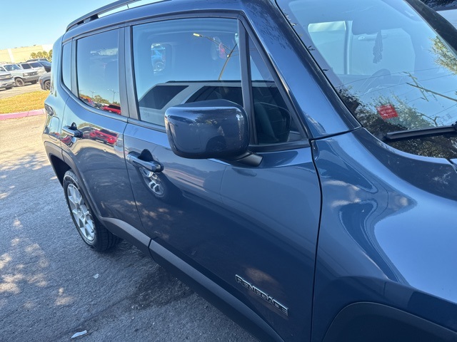 2021 Jeep Renegade Latitude photo 3