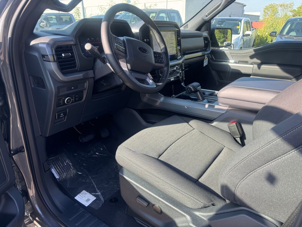 2025 Ford F-150 XLT photo 9