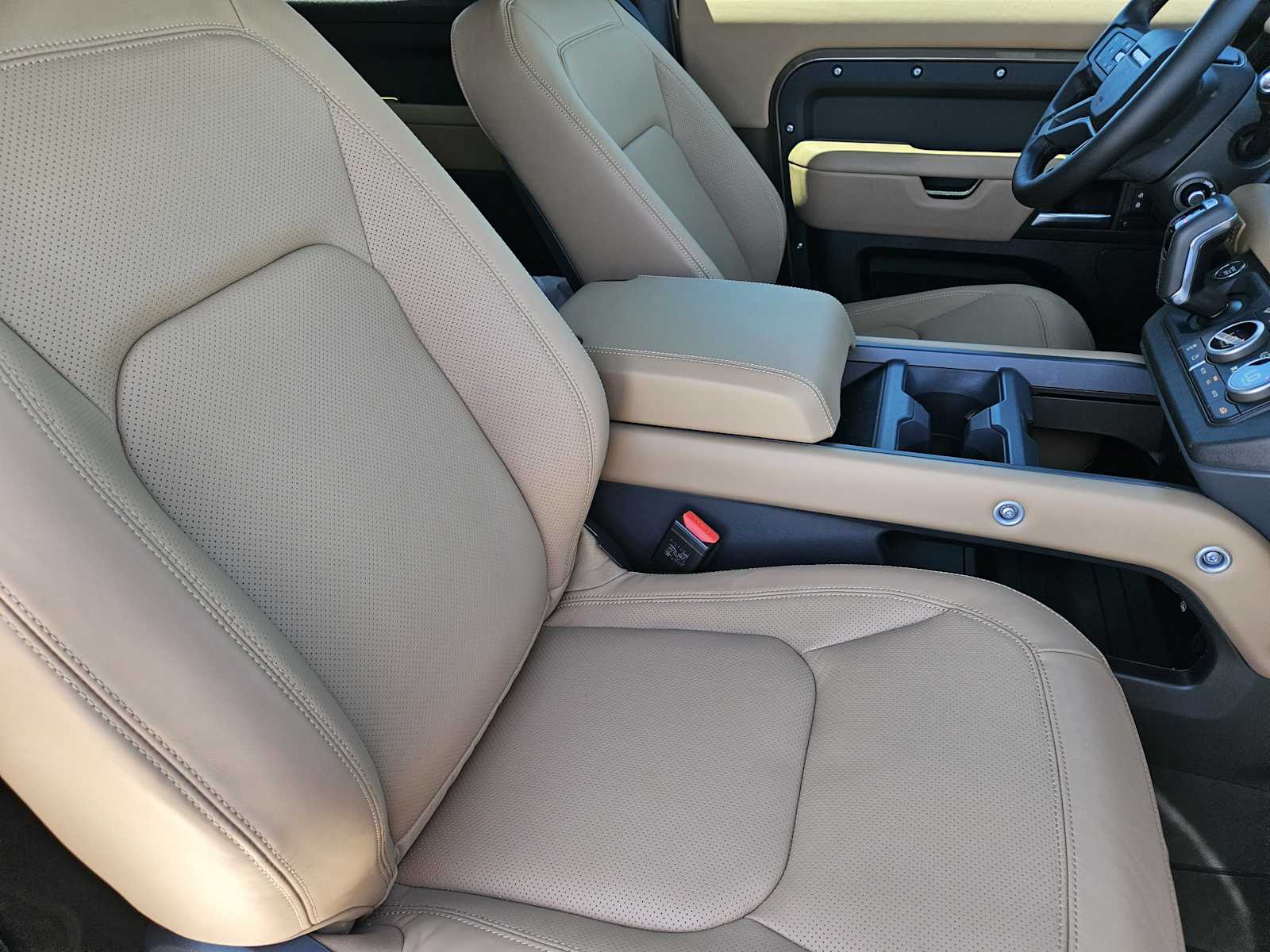 New 2025 GONDWANA STONE Land Rover X-Dynamic SE image 12