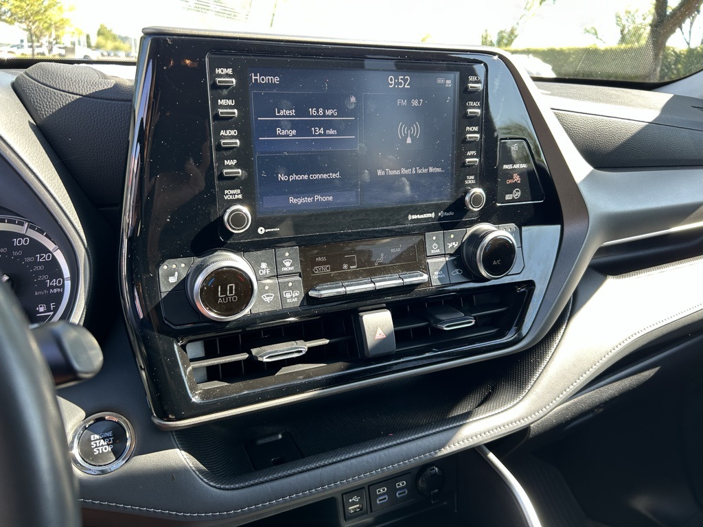 2022 Toyota Highlander XLE photo 16