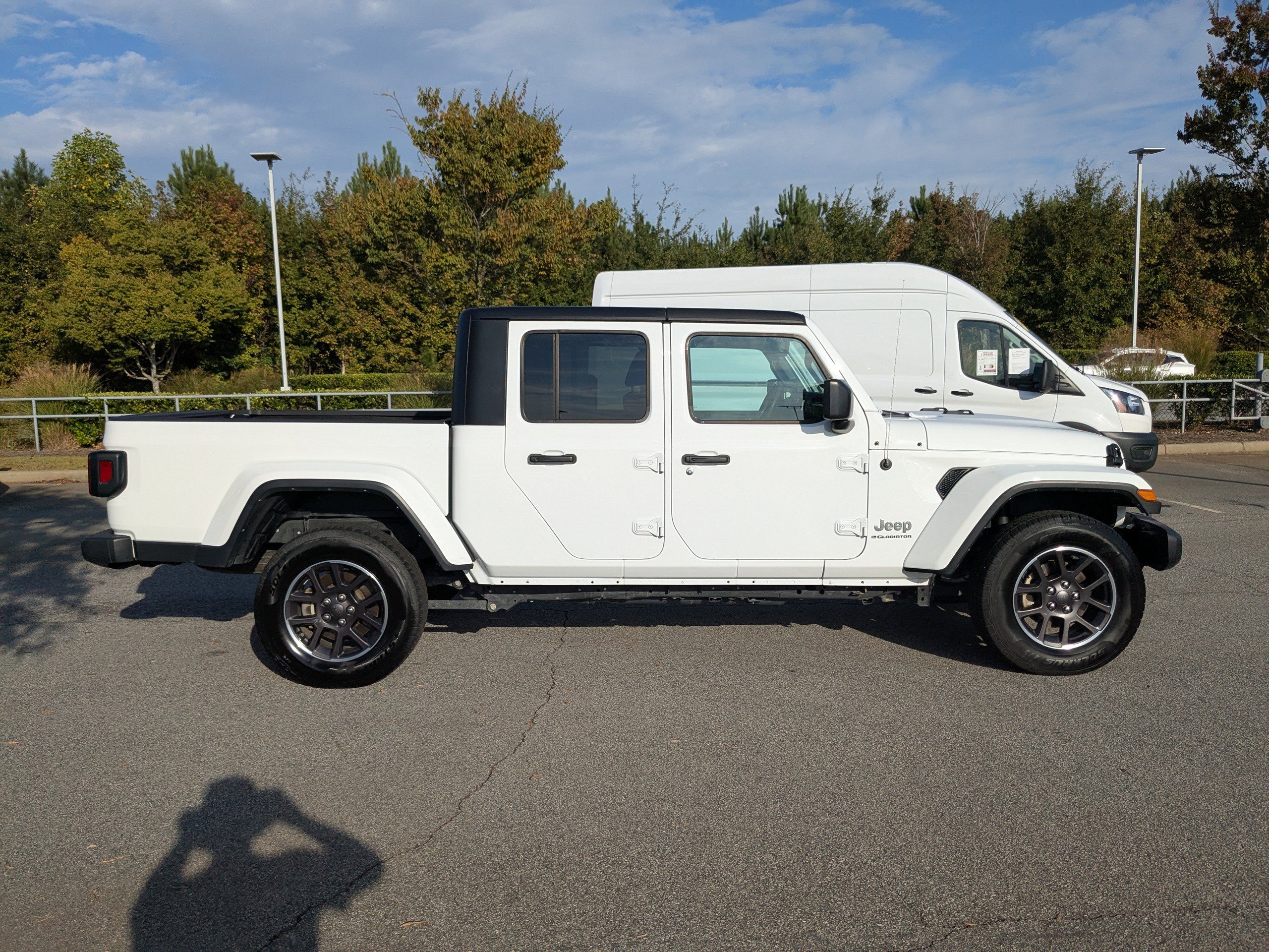 2023 Jeep Gladiator Overland photo 2