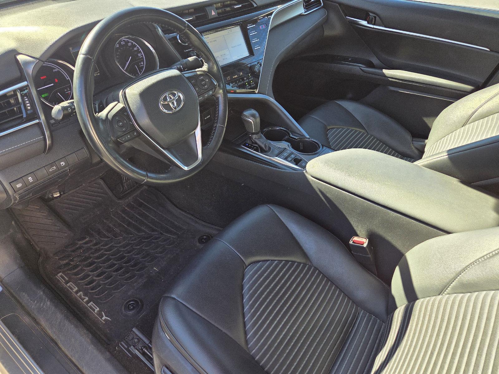 2018 Toyota Camry Hybrid SE photo 2