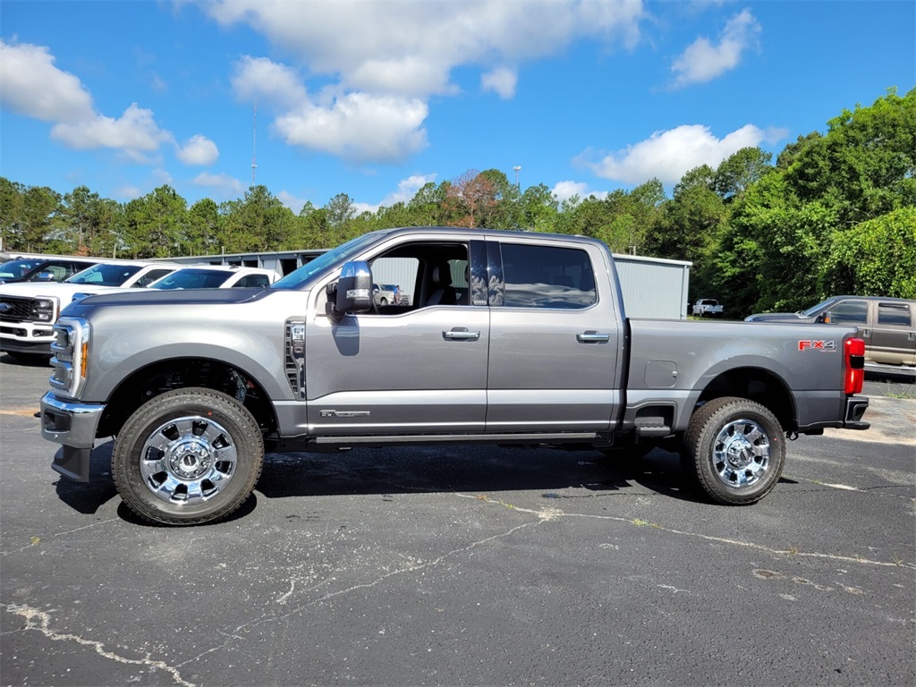2025 Ford F-350 Lariat photo 4