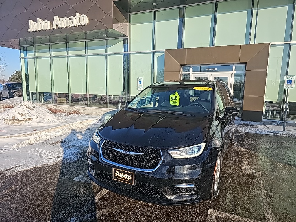 2024 Chrysler Pacifica Touring L's photo