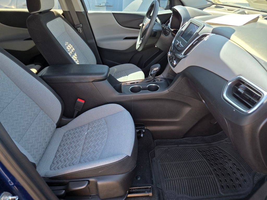 2023 Chevrolet Equinox LS photo 4