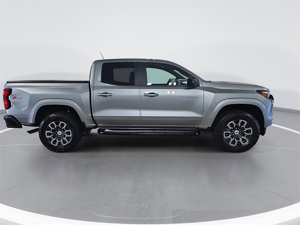 2024 Chevrolet Colorado Z71 photo 2
