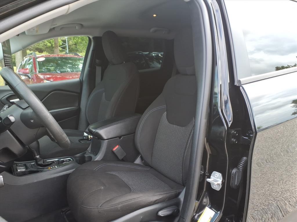 2020 Jeep Cherokee Latitude photo 11