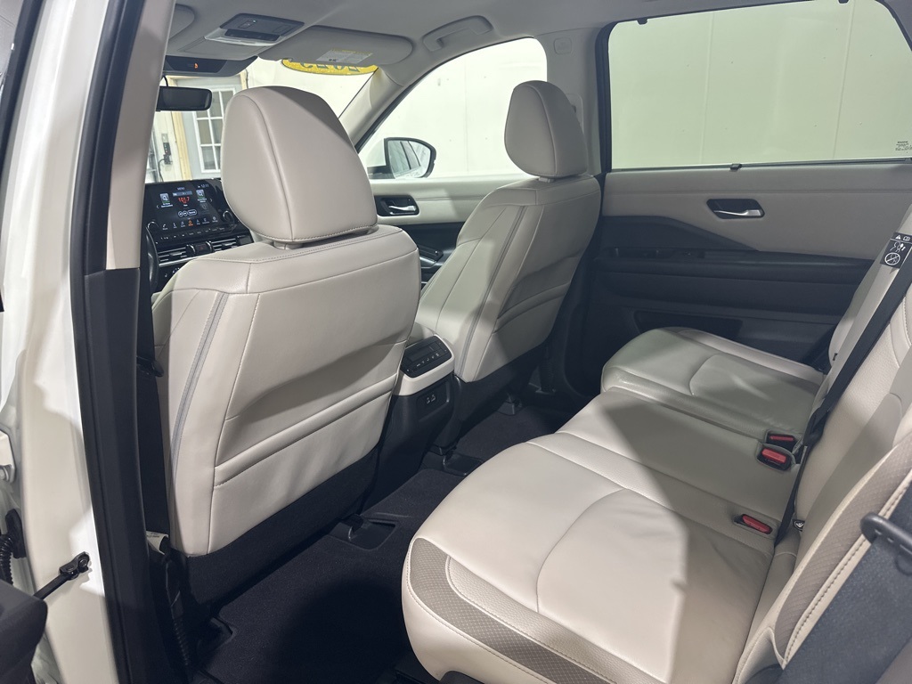 2023 Nissan Pathfinder SL photo 18