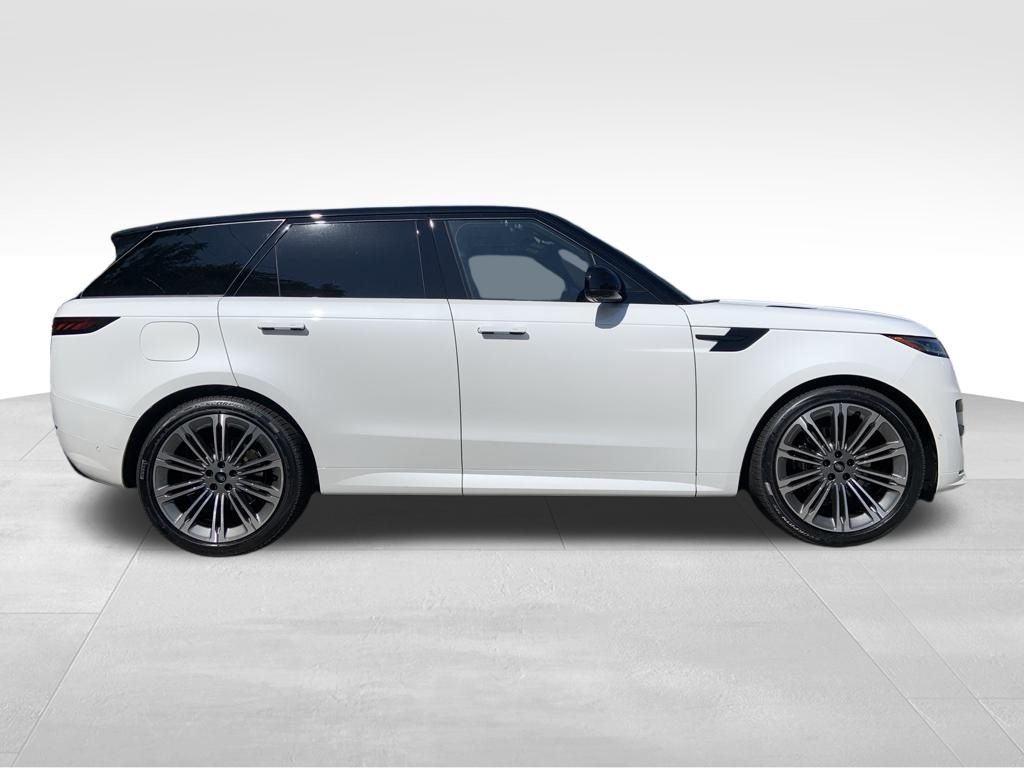 2025 Land Rover Range Rover Sport SE photo 4