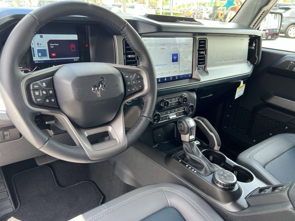 2023 Ford Bronco Outer Banks photo 4